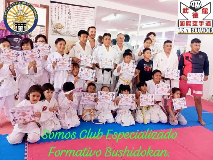 Karateka entrenando